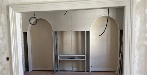 Exemple d'arche murale en placoplâtre dans un couloir