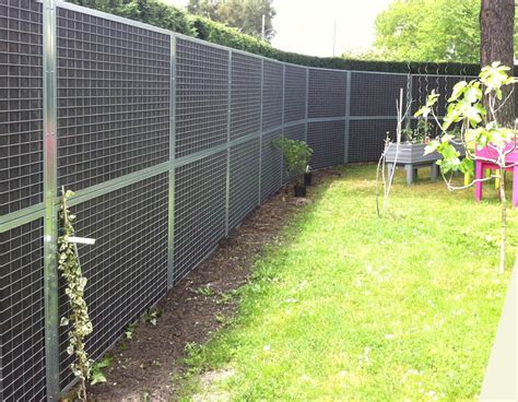 Jardin avec clôture anti-bruit