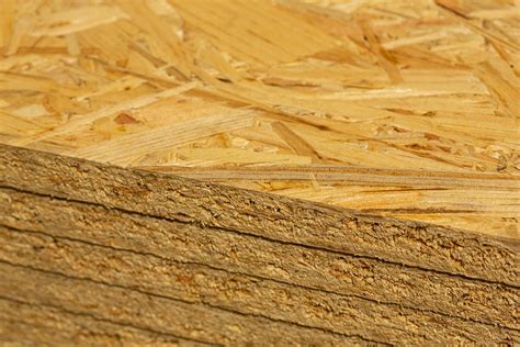 Comparaison visuelle entre panneau OSB droit et panneau OSB bouveté