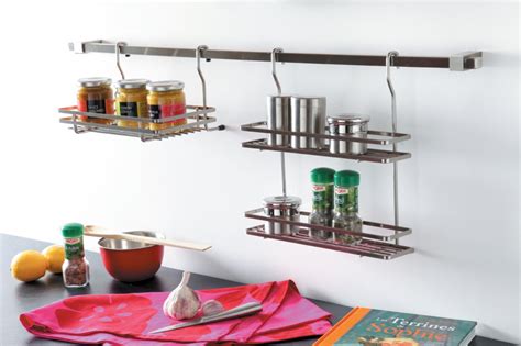 Organisation cuisine avec barre de crédence