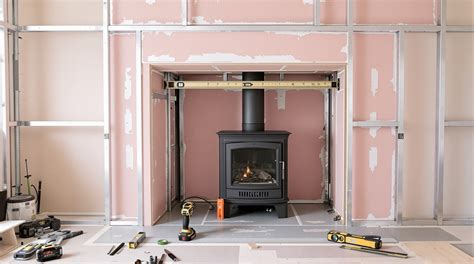 Exemple de finition de hotte de cheminée en placo avec peinture