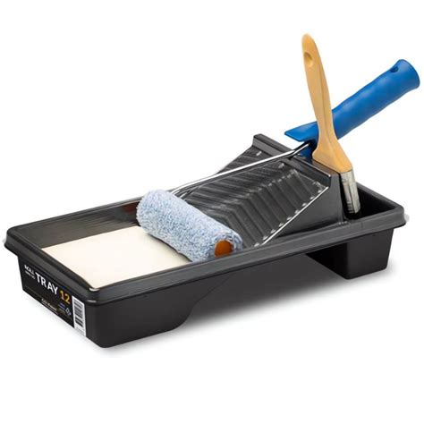 Outils de peinture : rouleau, pinceaux, bac à peinture