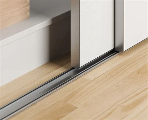 retirer une porte de placard coulissante de son rail