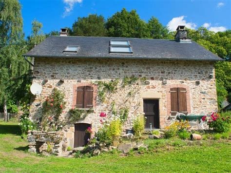 Maison ancienne rénovée avec une touche de modernité
