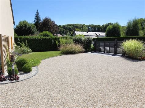 allée de jardin en gravier blanc