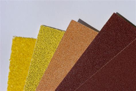 Papier abrasif de différents grains