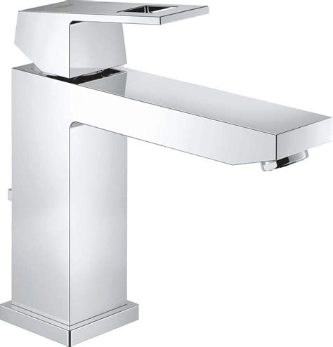 Gros plan sur la finition chromée brillante du mitigeur Grohe Eurocube
