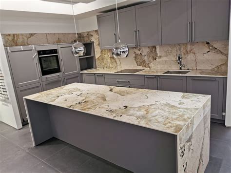 Échantillons de matériaux de cuisine : quartz, céramique, Dekton