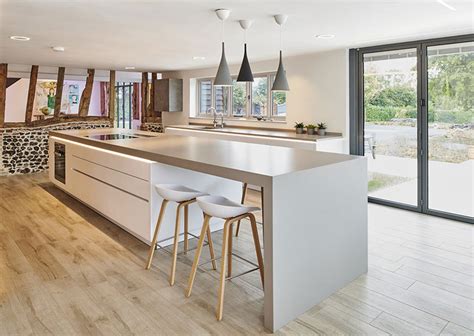 Plans de travail en quartz, céramique et Dekton