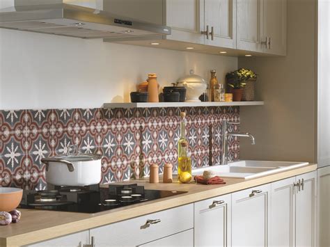 Exemple de crédence en plaque composite avec un design moderne