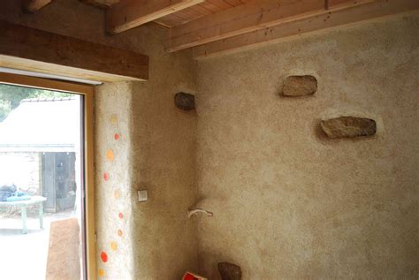 Enduit chaux-chanvre sur mur en pierre