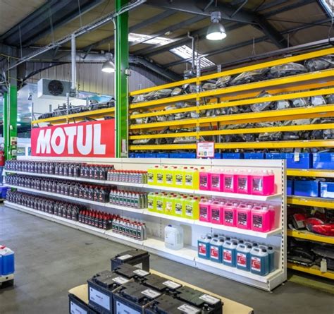 Rayon de pièces détachées en magasin