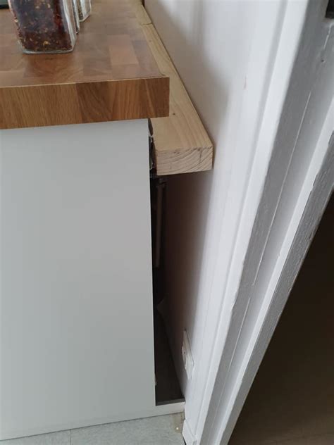 Exemples de solutions pour combler un espace entre meuble et mur