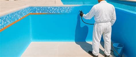 Outils pour l'application de peinture de piscine