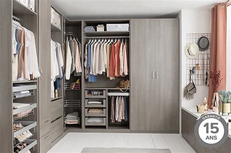 Exemple de dressing modulable avec accessoires