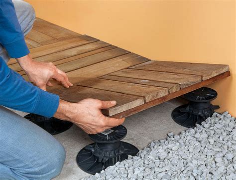 Schéma de terrasse en dalles de bois sur plots