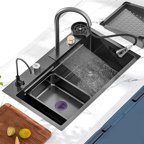 Cuisine moderne avec un évier élégant et un robinet de couleur terre de France