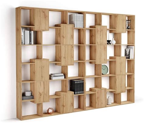 Bibliothèque en bois massif aux lignes épurées