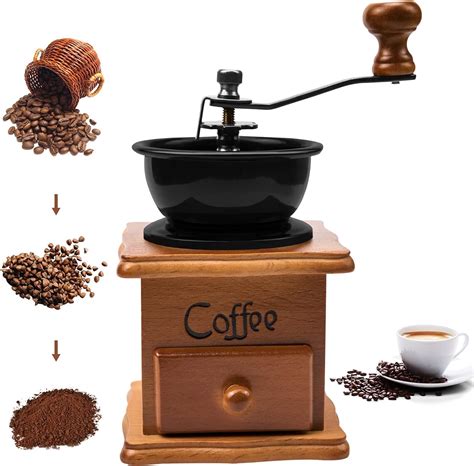Personne moudant du café avec un moulin manuel