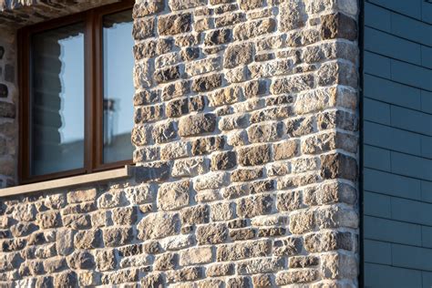 Échantillons de différentes textures de revêtements de façade