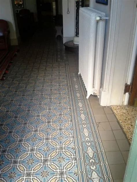 Carreaux de ciment anciens avec des motifs complexes