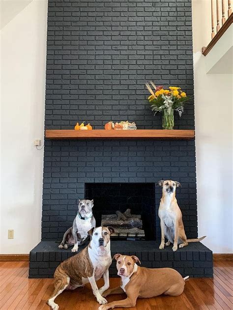 cheminée avec briquettes peintes