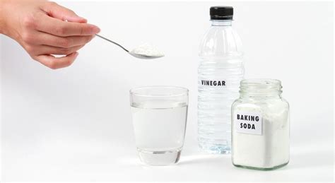 Bicarbonate de soude et vinaigre blanc