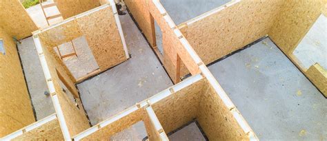 Cloison intérieure en panneau OSB avec finition brute