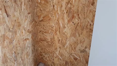 Exemple de finition vernie sur un panneau OSB