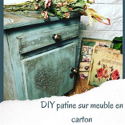 Application de cire foncée pour patiner un meuble craquelé