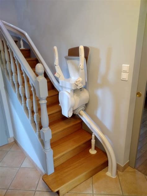 Schéma illustrant les composants de sécurité d'un monte-escalier