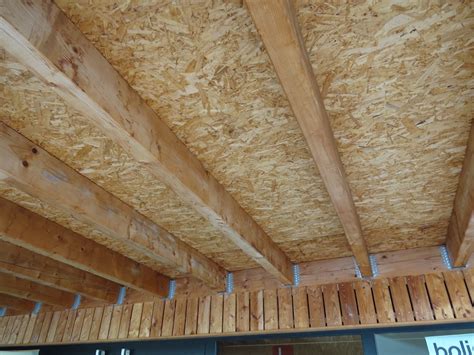 Plancher en bois OSB avec solives apparentes
