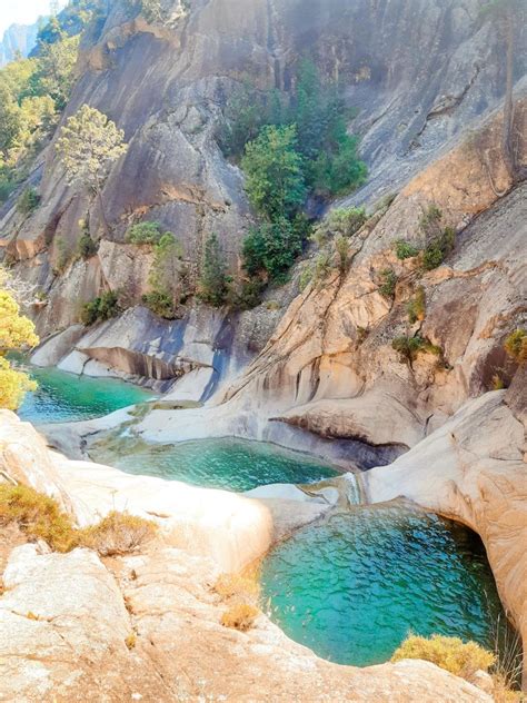 Cascades de Purcaraccia avec des baigneurs