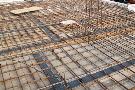 Vue détaillée du ferraillage d'une dalle béton avant coulage
