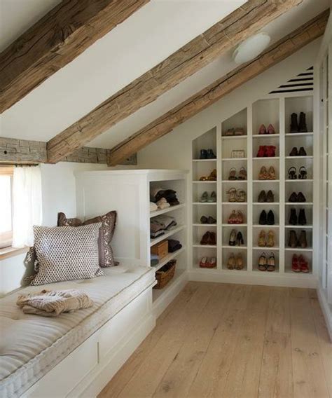 Exemple de rangement chaussures sous pente