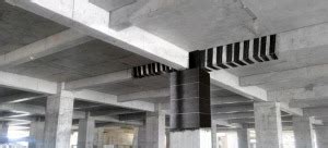 Application de bandes de fibre de carbone sur une poutre en béton