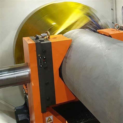 Machine à course axiale pour le chanfreinage de tubes