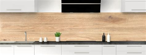 Crédence de cuisine aspect bois miel