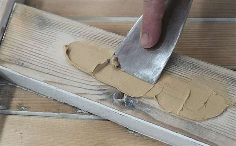 Mastic à bois pour réparation
