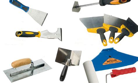 Outils de peinture et surface en bois préparée