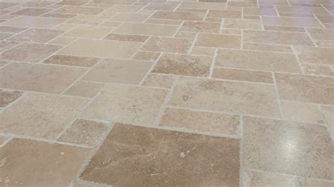 Différents formats de carrelage en pierre naturelle