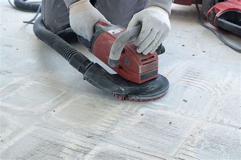 Outils pour le ponçage et le lissage du béton