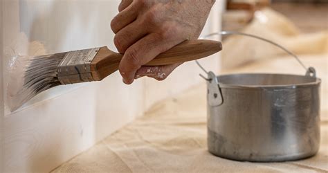 Application de peinture sur une cloison