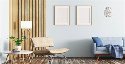 Lambris foncé dans un salon