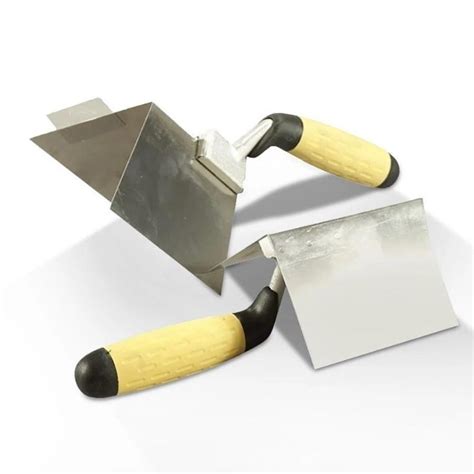 Outils pour l'application d'enduit imitation béton : lisseuses