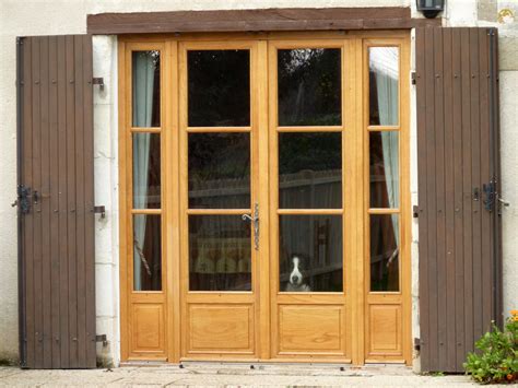 Exemples de menuiseries architecturales en bois : portes, fenêtres, escaliers