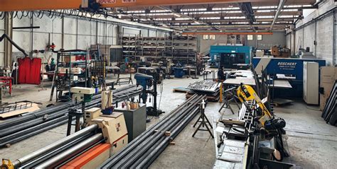 Vue aérienne d'un atelier de métallerie moderne