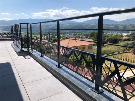 Exemple de garde-corps métallique design