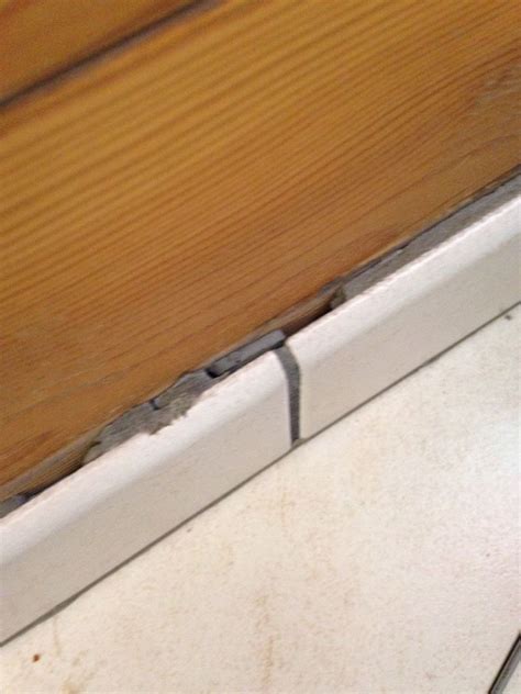 Joint entre plinthe et carrelage