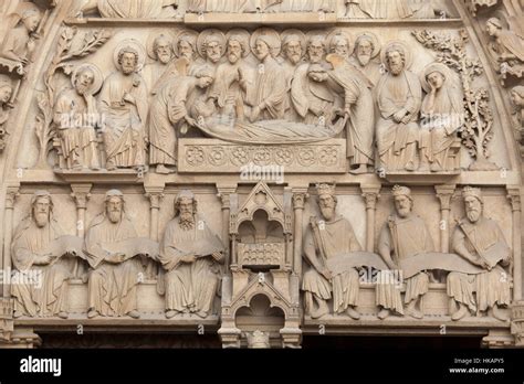 Détail de la façade néo-gothique de la cathédrale